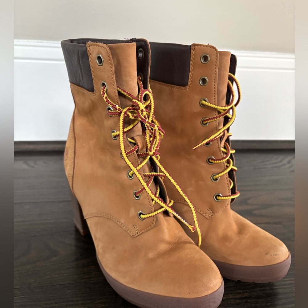 Timberland high heeled lace up boots 7 M women’s EUC